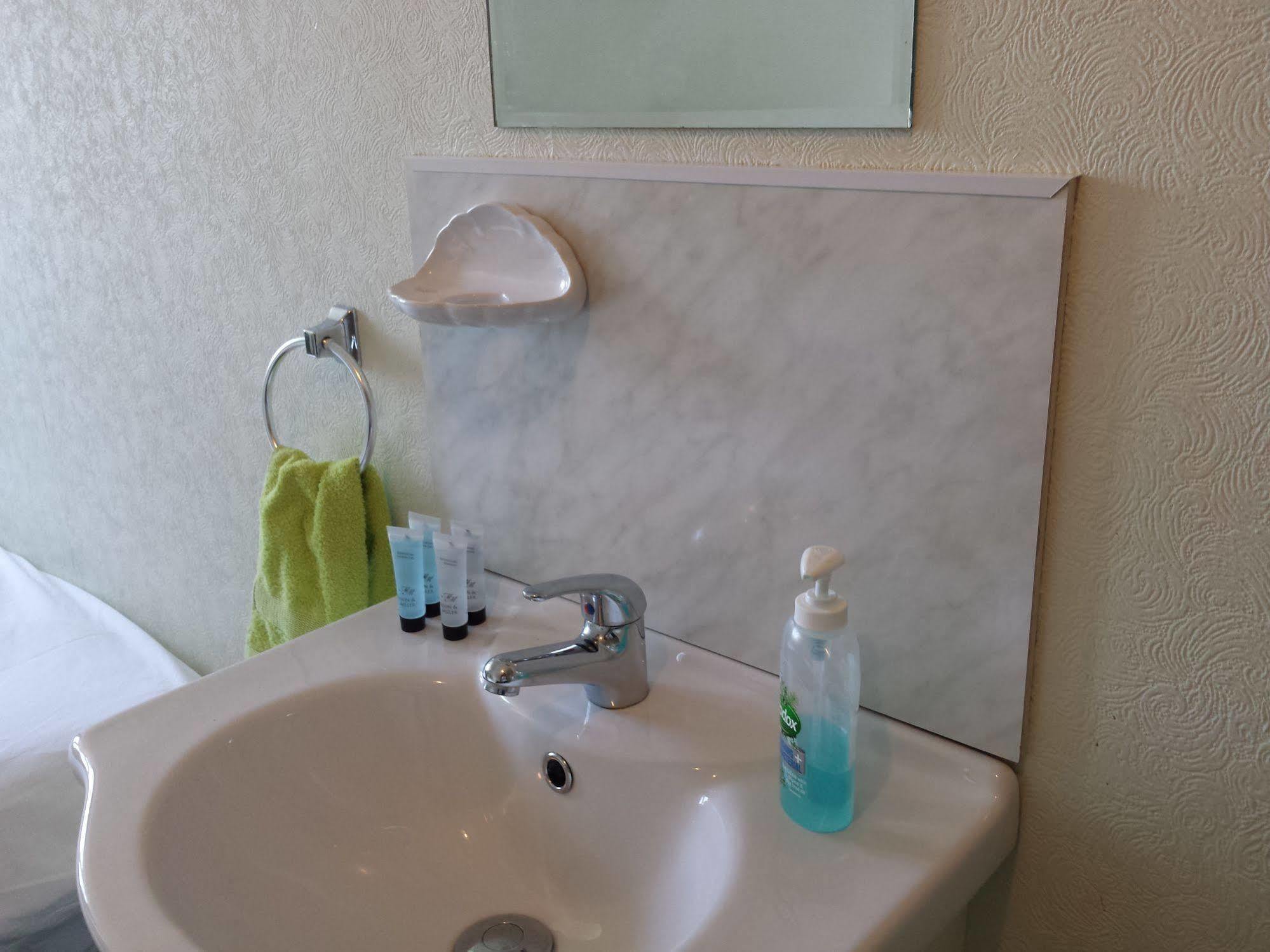 The Ravensbourne Hotel ボーンマス エクステリア 写真
