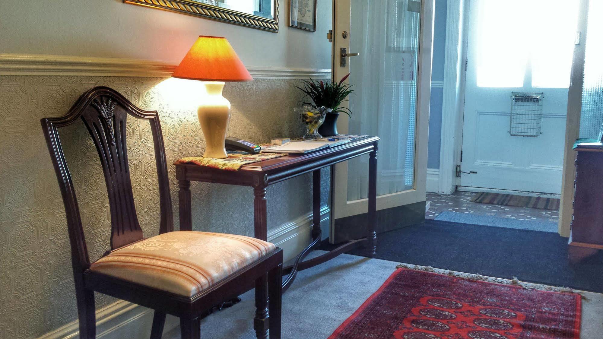 The Ravensbourne Hotel ボーンマス エクステリア 写真